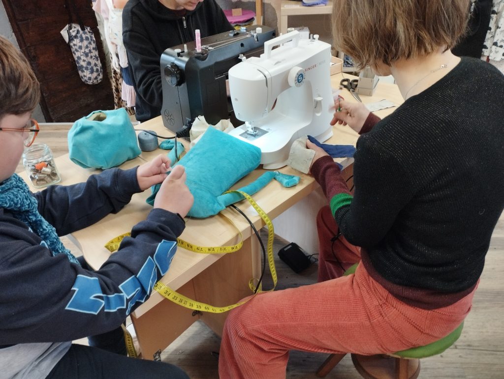 ateliers ados adultes, projets variés