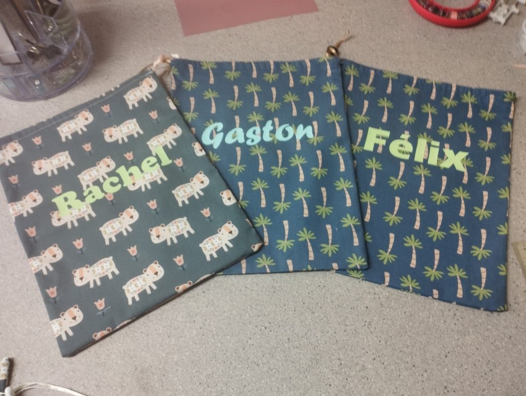 pochon a linge sale personnalisé en coton motifs palmier et animaux. création sur Cognin