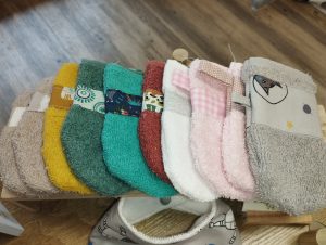 gant pour enfant, favorisant l'autonomie, éponge de coton différents motifs disponible.