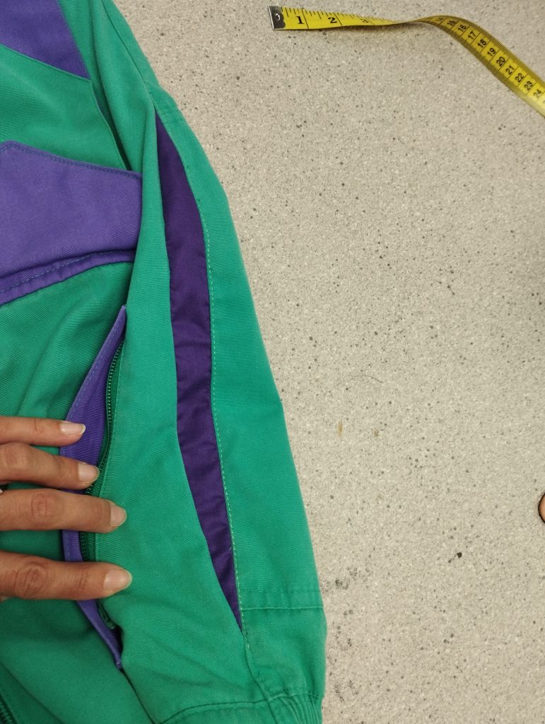 agrandissement de taille sur combinaison, couture, transformation en savoie